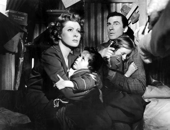 OSCARS. Beste Hauptdarstellerin. PreistrÃ¤gerinnen 1941-1950 MRS. MINIVER, Greer Garson, Christopher Severn, Walter Pidgeon, Clare Sandars, 1942 Courtesy Everett Collection PUBLICATIONXNOTxINxCANxCHNxFRAxITAxJPNxNORxPOLxRUSxESPxUKxUSA Copyright: xCourtesyxEverettxCollectionx MBDMRMI EC023