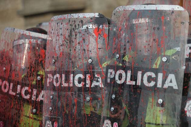 Demonstrators clash with police during a march against gender violence, amid the commemoration of the International Women s Day, in Mexico City, Mexico, 08 March 2020. Mexico recorded more than 1.000 femicides - gender-based killings- during 2019, according to official data. In general, in the country 10 women are killed each day, a figure that increases year by year. International Women s Day march in Mexico City !ACHTUNG: NUR REDAKTIONELLE NUTZUNG!  Copyright: xSáshenkaxGutiérrezx AME2838 20200309-637193313025181301