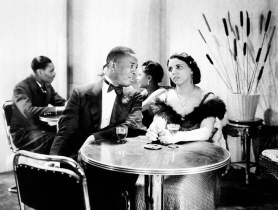 THE NOTORIOUS ELINOR LEE, from left, Robert Earl Jones, Gladys Williams, 1940 Courtesy Everett Collection PUBLICATIONXNOTxINxCANxCHNxFRAxITAxJPNxNORxPOLxRUSxESPxUKxUSA Copyright: xCourtesyxEverettxCollectionx MBDNOEL EC003
