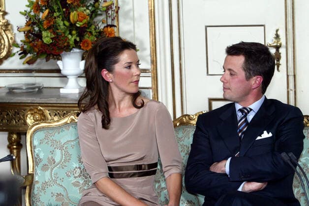 ANNOUNCEMENT OF THE ENGAGEMENT OF CROWN PRINCE FREDRIK TO MARY DONALDSON, FREDENSBORG CASTLE, COPENHAGEN, DENMARK - 08 OCT 2003 Crown prince Frederik and Mary Donaldson (c) Charles Hammarsten IBL kungahus Danmark x2492x *** ANNOUNCEMENT OF THE ENGAGEMENT OF CROWN PRINCE FREDRIK TO MARY DONALDSON, FREDENSBORG CASTLE, COPENHAGEN, DENMARK 08 OCT 2003 Crown prince Frederik and Mary Donaldson c Charles Hammarsten IBL kungahus Danmark x2492x,  Copyright: xCharlesxHammarsten TTx