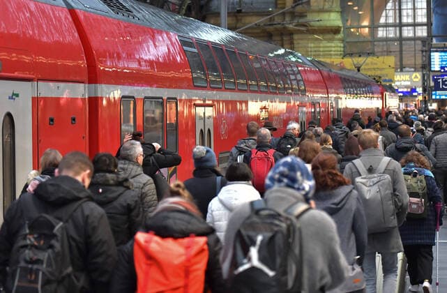 xblx, arriving regional train at Frankfurt central station Frankfurt am Main
