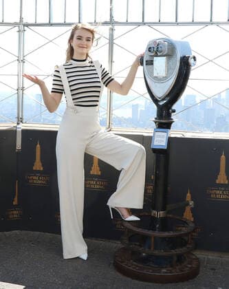 Bilder des Jahres 2020, Entertainment 03 März Entertainment Themen der Woche KW11 Entertainment Bilder des Tages NEW YORK, NY- March 09: Millicent Simmonds visits Empire State Building Grand Staircase & Observatory in New York City on March 09, 2020. Copyright: xRWx