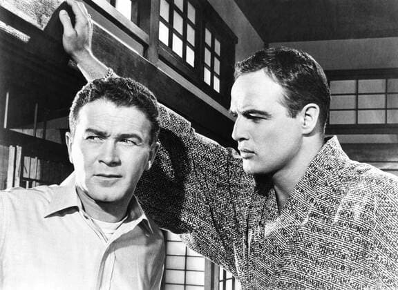 OSCARS. Bester Nebendarsteller. PreistrÃ¤ger 1951-1960 SAYONARA, from left: Red Buttons, Marlon Brando, 1957 Courtesy Everett Collection !ACHTUNG AUFNAHMEDATUM GESCHÃ„TZT! PUBLICATIONXNOTxINxCANxCHNxFRAxITAxJPNxNORxPOLxRUSxESPxUKxUSA Copyright: xCourtesyxEverettxCollectionx MBDSAYO EC036