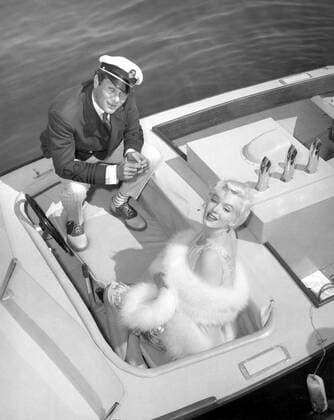 SOME LIKE IT HOT, Tony Curtis, Marilyn Monroe, 1959 Courtesy Everett Collection !ACHTUNG AUFNAHMEDATUM GESCHÃ„TZT! PUBLICATIONXNOTxINxCANxCHNxFRAxITAxJPNxNORxPOLxRUSxESPxUKxUSA Copyright: xCourtesyxEverettxCollectionx MBDSOLI EC006