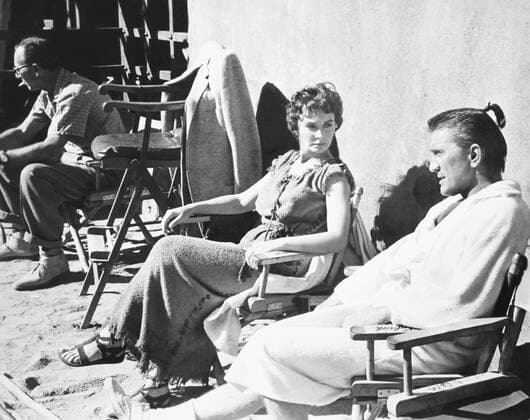 SPARTACUS, from left: Jean Simmons, Kirk Douglas on set, 1960 !ACHTUNG AUFNAHMEDATUM GESCHÃ„TZT! PUBLICATIONXNOTxINxCANxCHNxFRAxITAxJPNxNORxPOLxRUSxESPxUKxUSA Copyright: xCourtesyxEverettxCollectionx MBDSPAR EC095