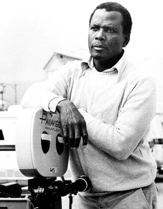 STIR CRAZY, director Sidney Poitier, on-set, 1980. Columbia Pictures courtesy Everett Collection Please credit Columbia Pictures Courtesy Everett Collection !ACHTUNG AUFNAHMEDATUM GESCHÃ„TZT! PUBLICATIONXNOTxINxCANxCHNxFRAxITAxJPNxNORxPOLxRUSxESPxUKxUSA Copyright: xColumbiaxPictures CourtesyxEverettxCollectionx MBDSTCR CO001