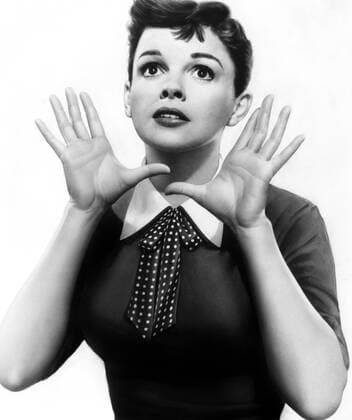 A STAR IS BORN, Judy Garland, 1954 Courtesy Everett Collection !ACHTUNG AUFNAHMEDATUM GESCHÃ„TZT! PUBLICATIONXNOTxINxCANxCHNxFRAxITAxJPNxNORxPOLxRUSxESPxUKxUSA Copyright: xCourtesyxEverettxCollectionx MBDSTIS EC018