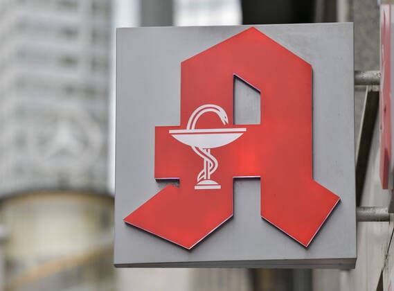 xblx, pharmacy logo on a branch in Frankfurt am Main