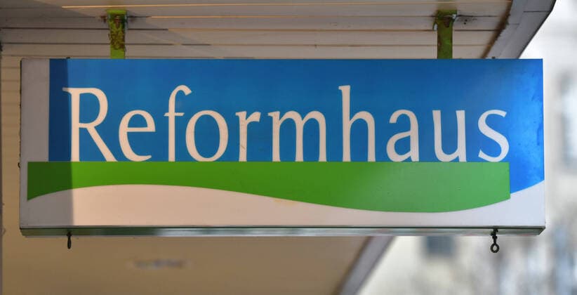 xblx, logo in front of a branch of Reformhaus Frankfurt am Main