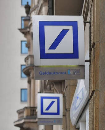 xblx, Deutsche Bank logo on a branch in Frankfurt, Frankfurt am Main