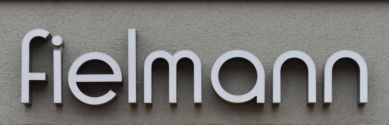 xblx, logo on a branch of Fielmann Friedberg