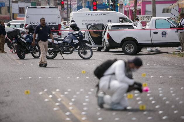 Forensic experts work in the area where the local deputy Erik Juarez Blanquet was killed in the city of Morelia, in the state of Michoacan, Mexico, 10 March 2020. Alleged hitmen shot dead Erik Juarez Blanquet, a local deputy from the western Mexican state of Michoacan, in a direct attack in Morelia, capital of the region. The State Attorney General s Office (FGE) confirmed that the legislator was attacked around 10.55 local time (16.55 GMT) on Morelos Norte Avenue, near the historic center of Morelia. EFE Ivan Villanueva A local deputy from the Mexican state of Michoacan is shot dead !ACHTUNG: NUR REDAKTIONELLE NUTZUNG!  Copyright: xIvanxVillanuevax MEX7232 20200310-637194677304897035