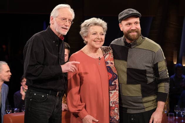 Joachim Hermann Luger mit Marie Luise Marjan und Moritz Alexander Sachs beim Fototermin der NDR Talk Show im Fernsehstudio Hamburg Lokstedt am 9.3.2020 vor der Sendung am 10.3.2020 im Ersten Das Erste *** Joachim Hermann Luger with Marie Luise Marjan and Moritz Alexander Sachs at the photo session of the NDR Talk Show in the TV studio Hamburg Lokstedt on 9 3 2020 before the broadcast on 10 3 2020 in the Ersten Das Erste