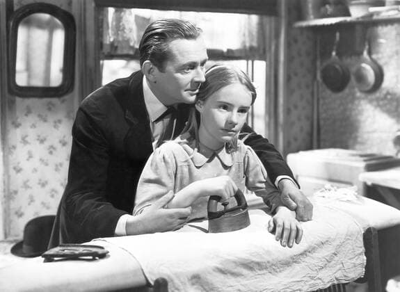 OSCARS. Bester Nebendarsteller. PreistrÃ¤ger 1941-1950 A TREE GROWS IN BROOKLYN, 1945, James Dunn, Peggy Ann Garner, TM and Copyright (c) 20th Century Fox Film Corp. All rights reserved. Courtesy: Everett Collection 20thCentFox Courtesy Everett Collection !ACHTUNG AUFNAHMEDATUM GESCHÃ„TZT! PUBLICATIONXNOTxINxCANxCHNxFRAxITAxJPNxNORxPOLxRUSxESPxUKxUSA Copyright: x20thCentFox CourtesyxEverettxCollectionx MBDTRGR FE018