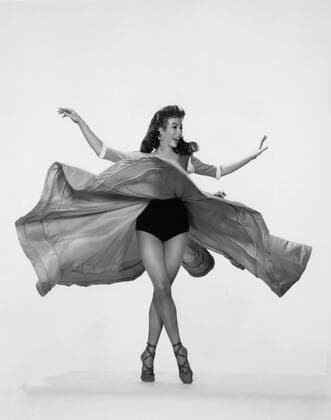 THE VAGABOND KING, Rita Moreno, 1956 Courtesy Everett Collection !ACHTUNG AUFNAHMEDATUM GESCHÃ„TZT! PUBLICATIONXNOTxINxCANxCHNxFRAxITAxJPNxNORxPOLxRUSxESPxUKxUSA Copyright: xCourtesyxEverettxCollectionx MBDVAKI EC008