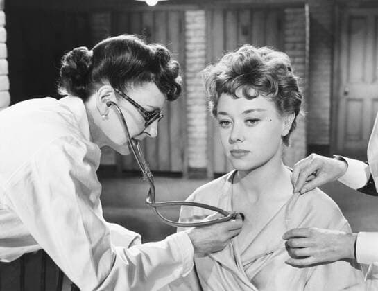 THE WEAK AND THE WICKED, (aka YOUNG AND WILLING), from left, Barbara Couper, Glynis Johns, 1953 Courtesy Everett Collection !ACHTUNG AUFNAHMEDATUM GESCHÃ„TZT! PUBLICATIONXNOTxINxCANxCHNxFRAxITAxJPNxNORxPOLxRUSxESPxUKxUSA Copyright: xCourtesyxEverettxCollectionx MBDWEAN EC008
