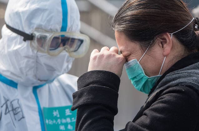 (200311) -- BEIJING, March 11, 2020 -- A cured coronavirus patient weeps out of joy as leaving the Wuchang temporary hospital in Wuhan, central China s Hubei Province, March 10, 2020. ) XINHUA PHOTOS OF THE DAY XiaoxYijiu 
