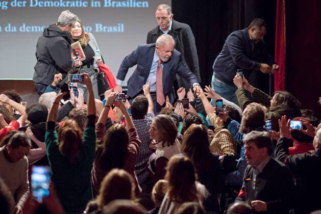 Der ehemalige brasilianische Praesident (2003-2010) Lula da Silva sprach am 10.03.2020 auf der Veranstaltung zum Thema Verteidigung der Demokratie in Brasilien im Festsaal Kreuzberg in Berlin. Der Mitbegruender der brasilianischen Arbeiterpartei (Partido dos Trabalhadores, PT) kam auf Einladung der SPD-nahen Friedrich-Ebert-Stiftung (FES) in die deutsche Hauptstadt. *** Local Caption *** 00304475 Brasiliens Ex-Praesident Lula in Berlin *** The former Brazilian President 2003 2010 Lula da Silva spoke on 10 03 2020 at the event on the topic of defending democracy in Brazil in the Kreuzberg Festival Hall in Berlin The co-founder of the Brazilian Labour Party Partido dos Trabalhadores, PT came to the German capital at the invitation of the Friedrich Ebert Foundation FES, which is close to the SPD Local Caption 00304475 Brazils ex-President Copyright: epd-bild ChristianxDitsch EDITORIAL USE ONLY