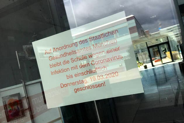More and more schools are being closed due to the spreading corona virus. Like here the primary school on Astrid Lindgren Street in Munich Riem Order of the Munich State Health Office Notice, notice on the entrance door of the school building
