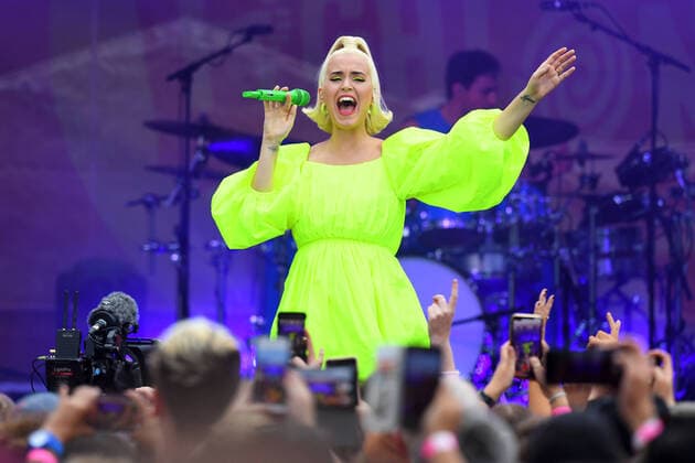 Entertainment Bilder des Tages KATY PERRY FIGHT ON CONCERT, American singer Katy Perry performs during the FIGHT ON, a concert for bushfire-affected communities at Pioneer Park Recreation Reserve in Bright, Victoria, Wednesday, March 11, 2020. ( NO ARCHIVING, EDITORIAL USE ONLY, NO USE IN BOOKS WITHOUT CONSENT MELBOURNE VIC AUSTRALIA  Copyright: xJAMESxROSSx 20200312001455901398
