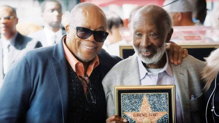 THE BLACK GODFATHER, from left: Quincy Jones, Clarence Avant, 2019. Netflix courtesy Everett Collection !ACHTUNG AUFNAHMEDATUM GESCHÃ„TZT! PUBLICATIONXNOTxINxCANxCHNxFRAxITAxJPNxNORxPOLxRUSxESPxUKxUSA Copyright: xNetflix CourtesyxEverettxCollectionx MCDBLGO EC083