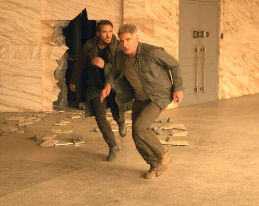 BLADE RUNNER 2049, from left: Ryan Gosling, Harrison Ford, 2017. ph: Stephen Vaughan Warner Bros. Courtesy Everett Collection Warner Bros Courtesy Everett Collection !ACHTUNG AUFNAHMEDATUM GESCHÃ„TZT! PUBLICATIONXNOTxINxCANxCHNxFRAxITAxJPNxNORxPOLxRUSxESPxUKxUSA Copyright: xWarnerxBros CourtesyxEverettxCollectionx MCDBLRU EC058