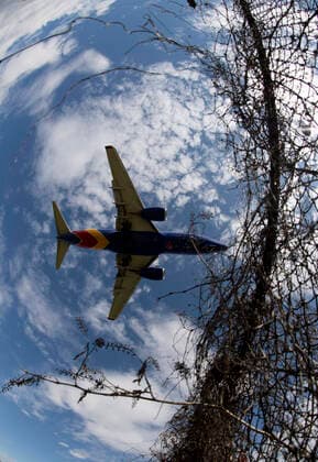 (200312) -- WASHINGTON D.C., March 12, 2020 -- Photo taken on March 10, 2020 shows a plane approaching to land at Ronald Reagan Washington National Airport in Arlington, Virginia, the United States. U.S. President Donald Trump said on Wednesday night the country will suspend all travel from European countries except Britain for 30 days in a bid to fight the ongoing coronavirus outbreak. ) U.S.-NOVEL CORONAVIRUS-OUTBREAK-TRAVEL SUSPENSION LiuxJie 