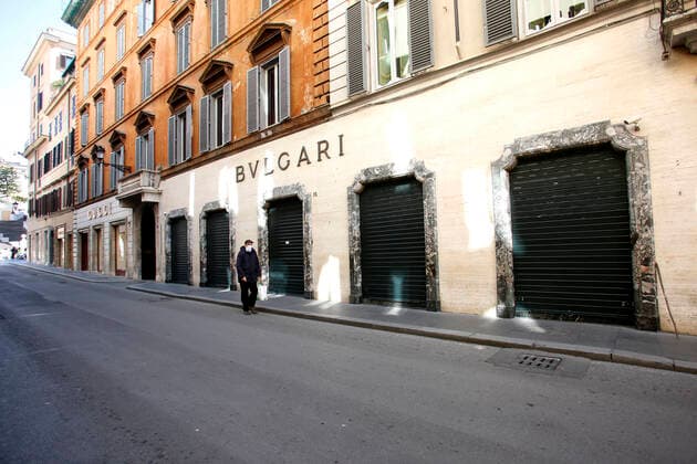 Bulgari s store closed in a desert Via Condotti Rome March 12th 2020. Rome the day after the last Coronavirus decree, that increase the restrictions of the march 9th decree. All the shops, bars, restaurants and pubs will have to stay close, apart for the ones of public utility as pharmacies, supermarkets and tobacco stores. People are requested to stay at home and go out just to buy food or medicines. In city centre, police officers warn the few tourists and passers to stay into the hotels or at home and to get out just to find food. Photo Samantha Zucchi Insidefoto SamanthaxZucchi