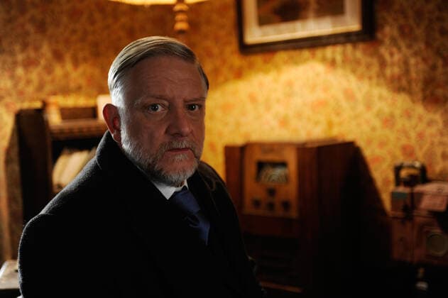 THE DEEP BLUE SEA, Simon Russell Beale, 2011. Music Box Films courtesy Everett Collection Music Box Films courtesy Everett Collection !ACHTUNG AUFNAHMEDATUM GESCHÃ„TZT! PUBLICATIONXNOTxINxCANxCHNxFRAxITAxJPNxNORxPOLxRUSxESPxUKxUSA Copyright: xCourtesyxEverettxCollectionx MCDDEBL EC017