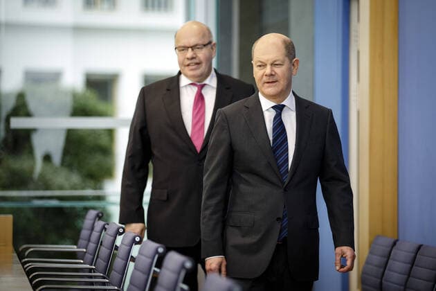 Federal Minister of Finance Olaf Scholz, SPD, and Federal Minister of Economics Peter Altmaier, CDU, recorded during a press conference on corona and economic effects at the Federal Press Conference in Berlin, 13 03 2020 Berlin Germany Copyright: xJaninexSchmitz photothek.netx