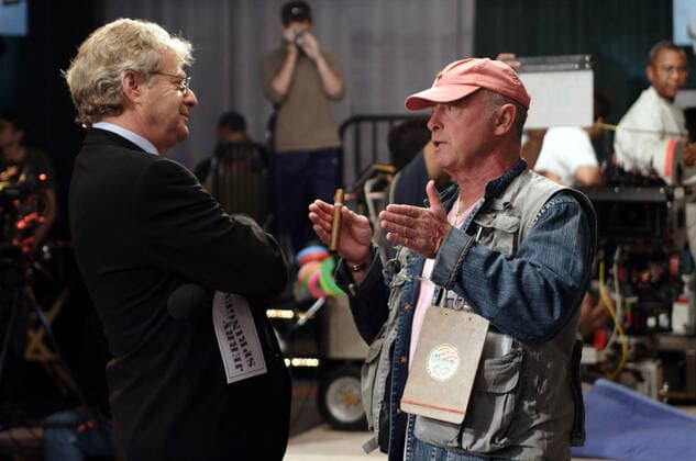 DOMINO, Jerry Springer, director Tony Scott on set, 2005, (c) New Line courtesy Everett Collection New Line Cinema Courtesy Everett Collection !ACHTUNG AUFNAHMEDATUM GESCHÃ„TZT! PUBLICATIONXNOTxINxCANxCHNxFRAxITAxJPNxNORxPOLxRUSxESPxUKxUSA Copyright: xNewxLinexCinema CourtesyxEverettxCollectionx MCDDOMI EC063