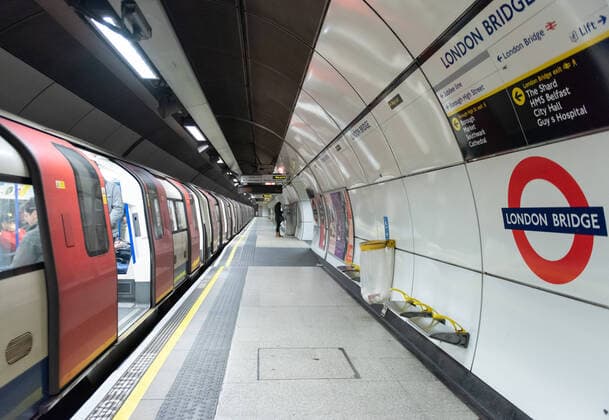 . 13 03 2020. London, United Kingdom. Coronavirus panic. View of a quieter than usual London Bridge Underground station this afternoon, when more London employees chose to stay at home and work from there amid of the coronavirus pandemic.  xGustavoxValientex xi-Imagesx IIM-20905-0053