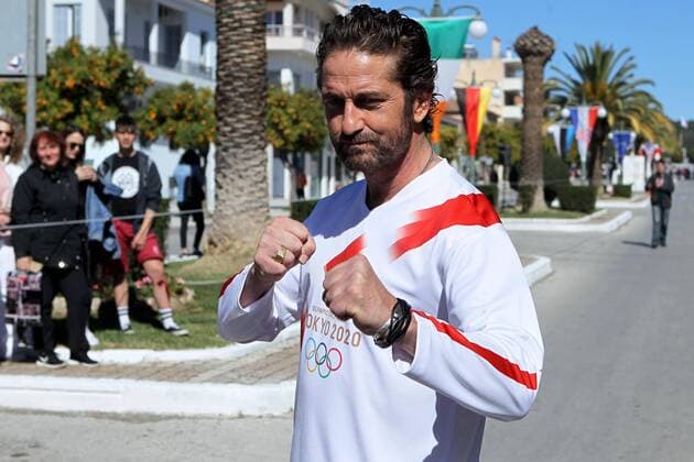 Bilder des Jahres 2020, Entertainment 03 März Entertainment Themen der Woche KW11 Entertainment Bilder des Tages March 13, 2020, Sparta, Greece: Actor JERARD BUTLER in the Olympic Torch relay on March 13, carrying the Olympic Flame from the Byzantine town of Mystras to Sparta for the 2020 Olympic Games in Tokyo. Sparta Greece - ZUMAv62_ 20200313_zaf_v62_058 Copyright: xAristidisxVafeiadakisx