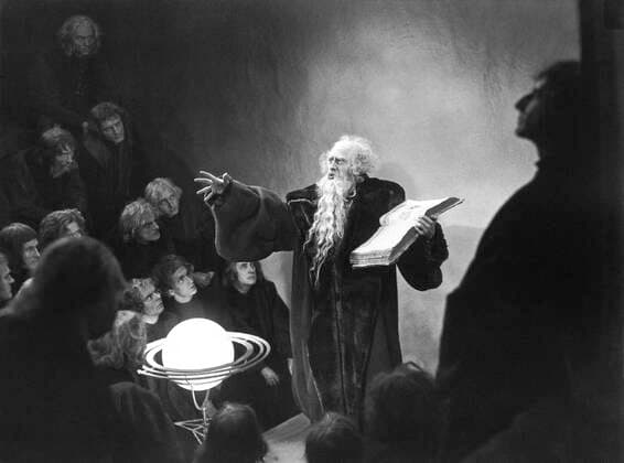 FAUST, (aka, FAUST - EINE DEUTSCHE VOLKSSAGE; FAUST: A GERMAN FOLK LEGEND), center with beard: Emil Jannings, 1926 Courtesy Everett Collection !ACHTUNG AUFNAHMEDATUM GESCHÃ„TZT! PUBLICATIONXNOTxINxCANxCHNxFRAxITAxJPNxNORxPOLxRUSxESPxUKxUSA Copyright: xCourtesyxEverettxCollectionx MCDFAUS EC004