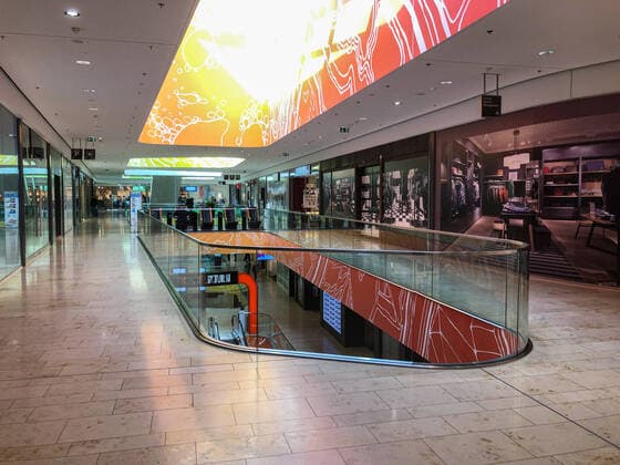 Germany, Koblenz, 14 03 2020, Coronavirus COVID 19 paralyses the retail trade Picture The shopping centres remain empty, the majority of fellow citizens stay at home Copyright: HMBxMedia ThomasxJäger