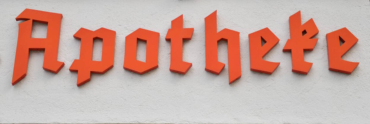 xblx, pharmacy logo on a branch in Friedberg
