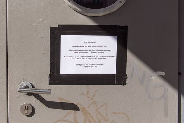 Berlin Closure due to Corona Virus Due to an order of the Berlin Senate, clubs, discotheques, bars and pubs are closed since 14 March 2020 until mid-April 2020 and indoor events with more than 50 persons are prohibited.