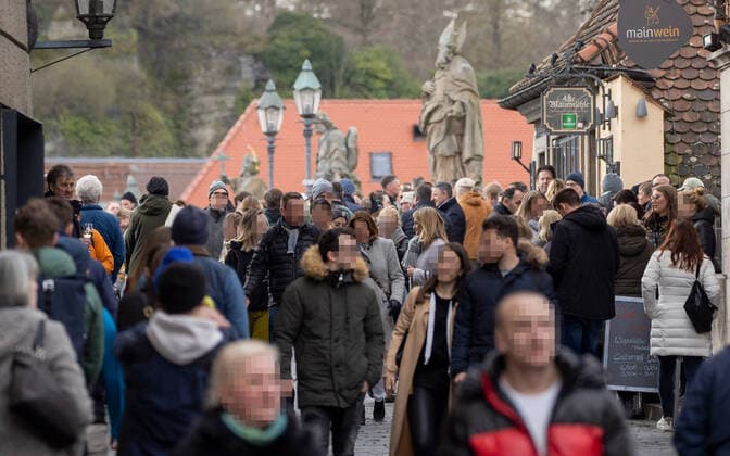 Wuerzburg, old peoples and nursing homes, 14 03 2020, Coronavirus in Bavaria Picture Despite appeal to avoid social contacts, crowded streets and cafes in Wuerzburg Copyright: HMBxMedia xHeikoxBecker