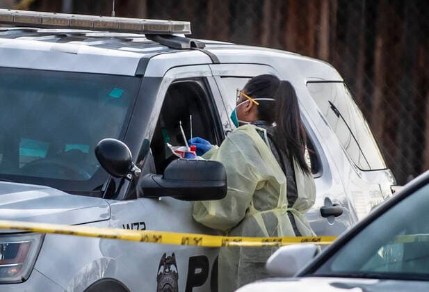 Coronavirus in den USA, Test-Drive-In in Albuquerque, New Mexico March 14, 2020, Albuquerque, NM, USA: March 14, 2020, .Medical personnel test patients including this Albuquerque Police officer at a mobile site for Corona Virus testing across the street from Lovelace Hospital near the freeway Friday afternoon. .Albuquerque, New Mexico. Albuquerque Journal Albuquerque USA - ZUMAab1_ 20200314_zaf_ab1_007 Copyright: xRobertoxE.xRosalesx