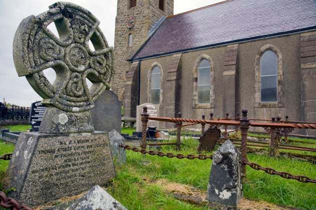 church and cross. Glemcolumbkile church. Glencolumbkille, County Donegal , Ireland. Copyright: xMikelxBilbaox M-14-30-Ireland-035