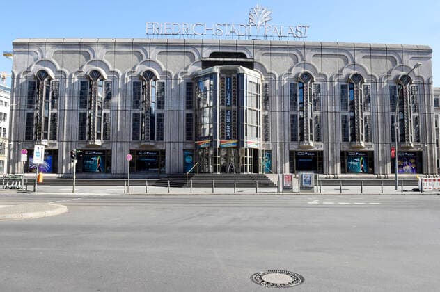 On Saturday, the Friedrichstadt Palace will be deserted The Senates measures in the fight against the coronavirus will be extended Since Friday, the state theatres, operas and concert halls have been completely closed, as have museums, memorials and libraries Most private theatres will follow the example of the state cultural institutions Most private stages will also close next week Schools an Foto:xF.xKernx xFuturexImage