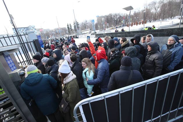 MOSCOW, RUSSIA - MARCH 15, 2020: Fans outside VTB-Arena ahead of a concert by the German-Swedish industrial metal duo Lindemann. The Lindemann duo created by Rammstein vocalist Till Lindemann and Swedish musician Peter Tagtgren, is to give a day and a night concert at the stadium following Moscow Mayor Sergei Sobyanin s decree banning public events with over 5 thousand participants in Moscow due to the coronavirus threat till April 10, 2020. Vyacheslav Prokofyev TASS  TS0D226C