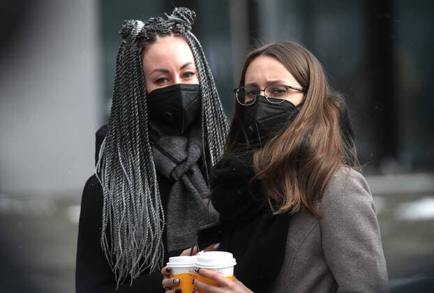 News Bilder des Tages MOSCOW, RUSSIA - MARCH 15, 2020: Fans outside VTB-Arena ahead of a concert by the German-Swedish industrial metal duo Lindemann. The Lindemann duo created by Rammstein vocalist Till Lindemann and Swedish musician Peter Tagtgren, is to give a day and a night concert at the stadium following Moscow Mayor Sergei Sobyanin s decree banning public events with over 5 thousand participants in Moscow due to the coronavirus threat till April 10, 2020. Vyacheslav Prokofyev TASS  TS0D22A2