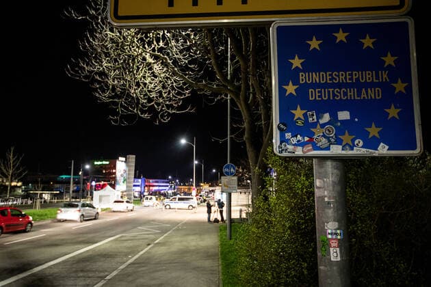 Due to the coronavirus, the Federal Police checks motorists who want to enter Germany at the border to France in Kehl Copyright: xSimonxAdomatx