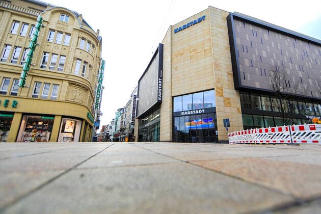 Empty city centres and closed shops due to the corona pandemic 15 03 2020, Symbol Photo Feature, Empty city centre and deserted pedestrian zone, closed restaurants and bars, as well as shopping centre and playgrounds in Dortmund NRW Dortmund Germany xRHR FOTO DEx RHR-FOTO DE