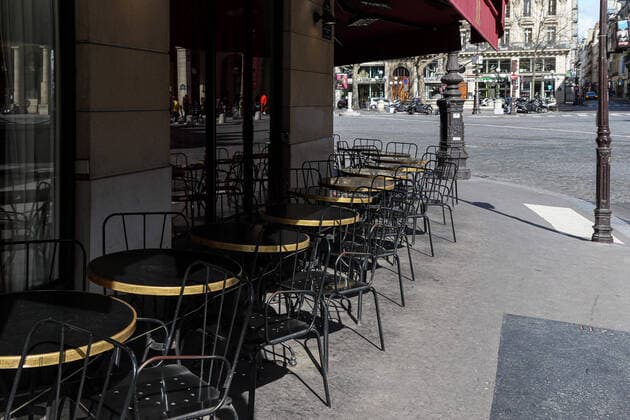 March 16, 2020: Atmosphere a Paris Dimanche 15 Mars: brasseries, magasins, cinema ... fermes. Rue deserte. Fermeture des restaurants, bars, cafes, cinemas, commerces non essentiels. Brasserie Ruc. atmosphere in Paris sunday: stores are closed, no one in the streets.....252751 2020-03-15 Paris France - ZUMAs64_ 20200316_zea_s64_082 Copyright: xSebastienxFremontx