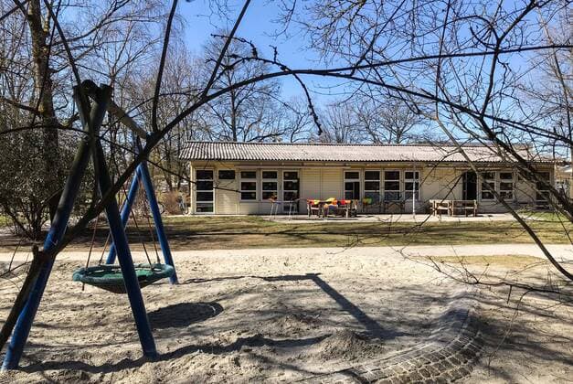 (200316) -- MUNICH , March 16, 2020 (Xinhua) -- Photo taken on March 16, 2020 shows a view of a closed kindergarten in Munich, southern Germany. Germany s Bavaria declared an emergency situation which will take effect from Tuesday, closing down leisure facilities such as swimming pools, bars, clubs or cinemas, Minister President of Bavaria Markus Soeder announced on Monday. (Photo by Philippe Ruiz Xinhua) GERMANY-MUNICH-COVID-19-BAVARIA-EMERGENCY SITUATION 