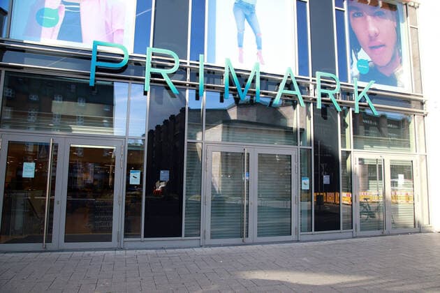 17 03 2020 Dortmund The corona crisis is intensifying The federal and state governments are issuing comprehensive guidelines In all areas of life, Dortmund citizens are also experiencing severe restrictions A closed Primark branch in the Thier Galerie