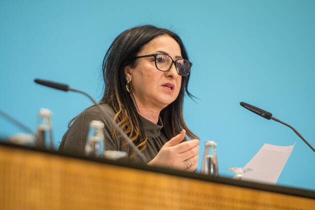 Gesundheit Corona-Virus Senatspressekonferenz Senatspressekonferenz in Berlin am Dienstag den 17. Maerz 2020. Auf der Pressekonferenz erlaeuterten die Senatorin fuer Wirtschaft, Energie und Betriebe, Ramona Pop (Buendnis 90 Die Gruenen) und die Senatorin fuer Gesundheit, Pflege und Gleichstellung, Dilek Kalayci (SPD) (im Bild) die aktuellen Beschluesse des Senats zur Corona-Krise. 17.3.2020, Berlin *** Health Corona Virus Senate press conference Senate press conference in Berlin on Tuesday, March 17, 2020 At the press conference, the Senator for Economics, Energy and Business, Ramona Pop Alliance 90 The Greens and the Senator for Health, Nursing and Equality, Dilek Kalayci SPD in picture explained the current decisions of the Senate on the Corona crisis 17 3 2020, Berlin