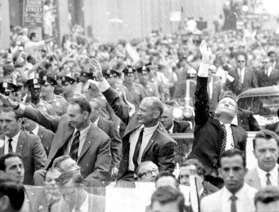 IN THE SHADOW OF THE MOON, Michael Collins, Buzz Aldrin, Neil Armstrong, 2006. Think Film Courtesy Everett Collection Think Film Courtesy Everett Collection !ACHTUNG AUFNAHMEDATUM GESCHÃ„TZT! PUBLICATIONXNOTxINxCANxCHNxFRAxITAxJPNxNORxPOLxRUSxESPxUKxUSA Copyright: xThinkxFilm CourtesyxEverettxCollectionx MCDINTH EC222